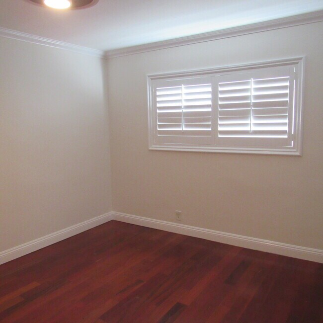 Building Photo - 48 E Forest Ave