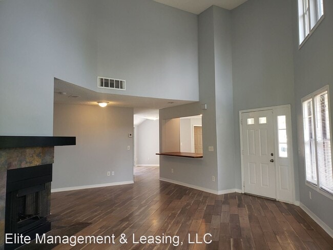 Building Photo - 3 br, 2.5 bath House - 7246 Della Dr.
