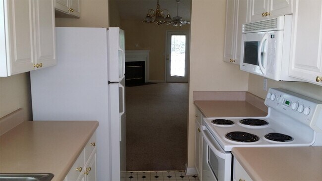 Foto del edificio - 1731 Summerwoods Ln