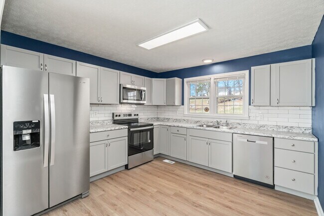 Foto del edificio - 7815 Hill Rd