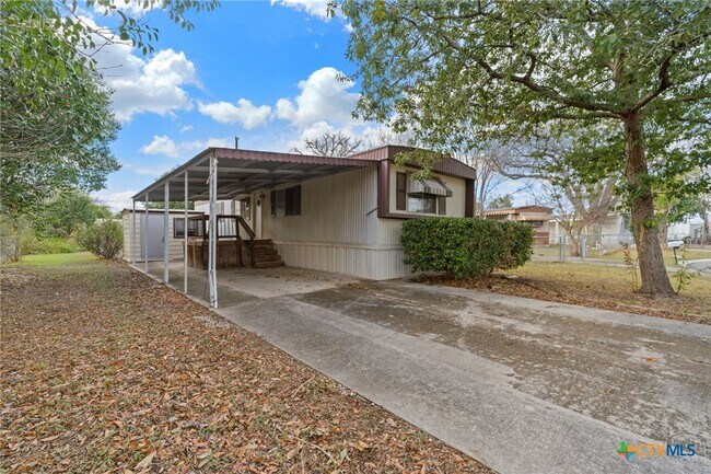 Foto del edificio - 1506 Honeysuckle Ln