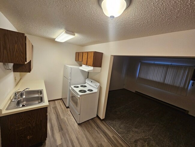 Building Photo - Green Apartments