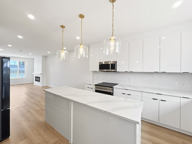 Photo du bâtiment - 4125-4117 17 Ave SW