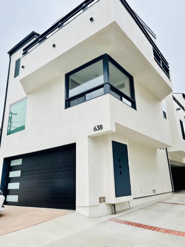 Building Photo - 638 3rd St