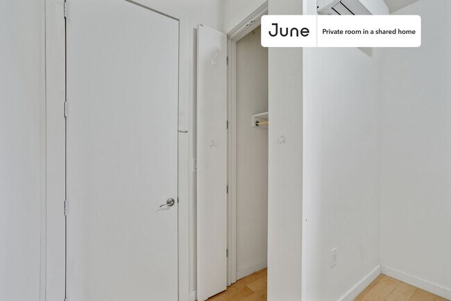 Foto del edificio - Private bedroom in 4 bed/2 bath Home