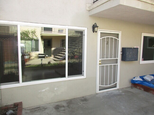 Building Photo - 4118 Hathaway Ave