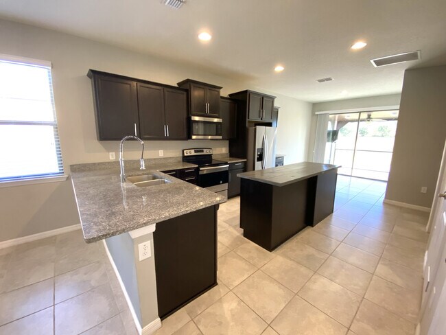 Foto del edificio - 8650 Rindge Rd