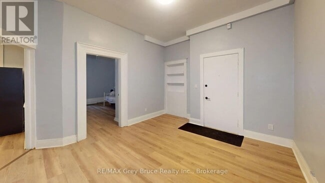 Building Photo - 844 2nd Ave E