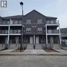 Building Photo - 205 W Oak Trl