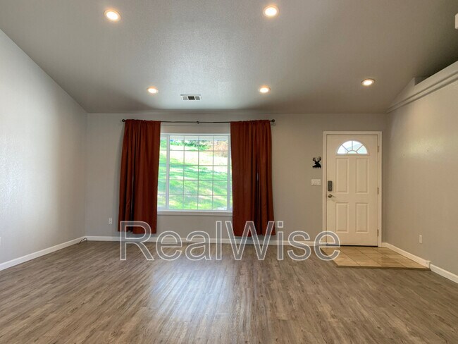 Foto del edificio - 1884 SW Allen Creek Rd