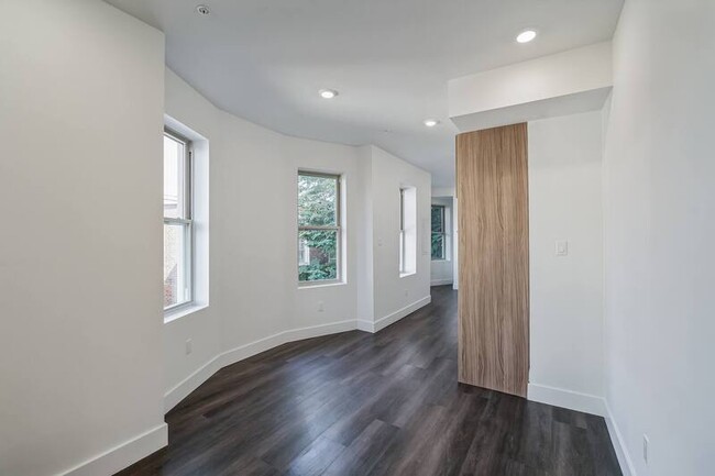 Building Photo - 5053 Ludlow St