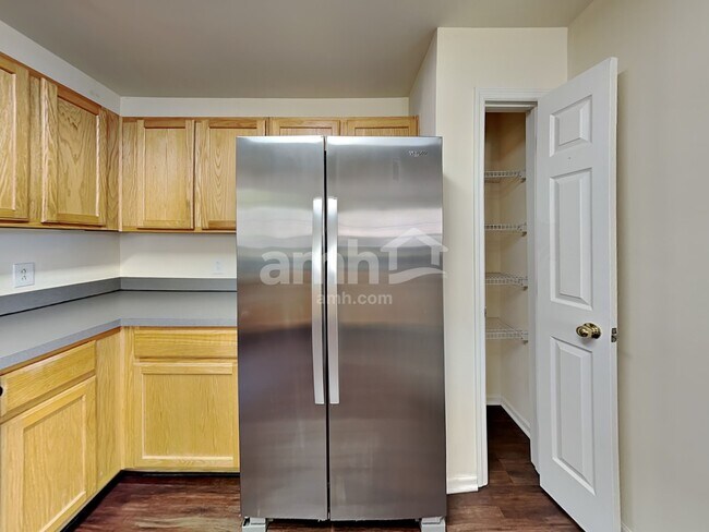 Foto del edificio - 605 Daniel Ct