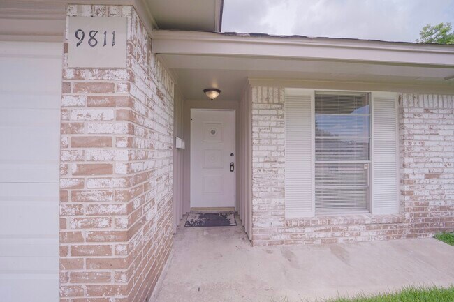 Building Photo - 9811 Mango St