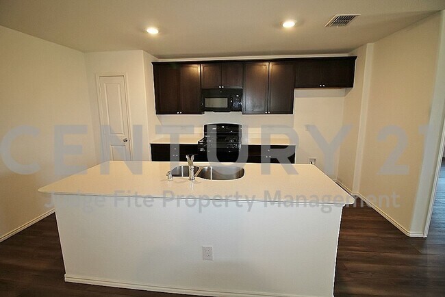 Foto del edificio - Wonderful 4/2/2 Built in 2021 For Rent!