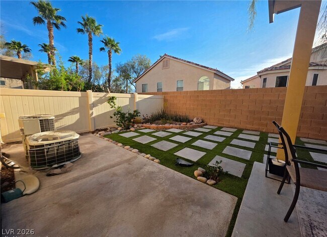 Foto del edificio - 7180 N Campbell Rd