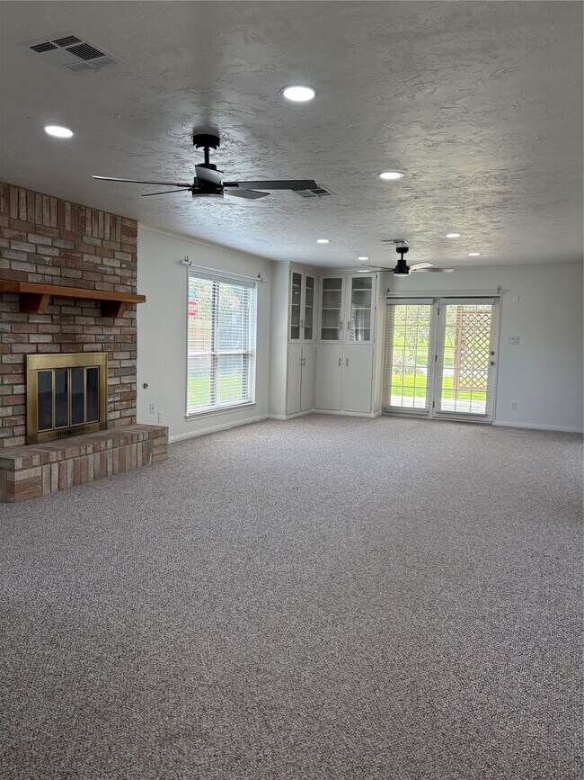 Foto del edificio - 1401 Andover Ln