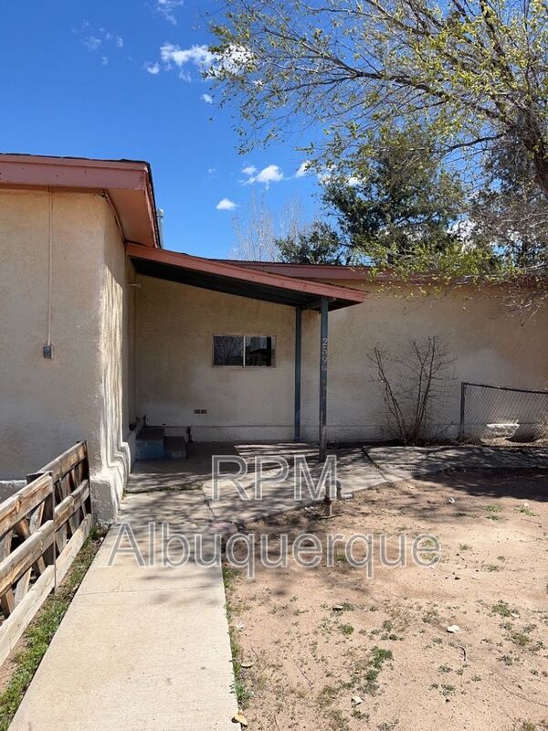 Building Photo - 253 Gonzales Ln SE