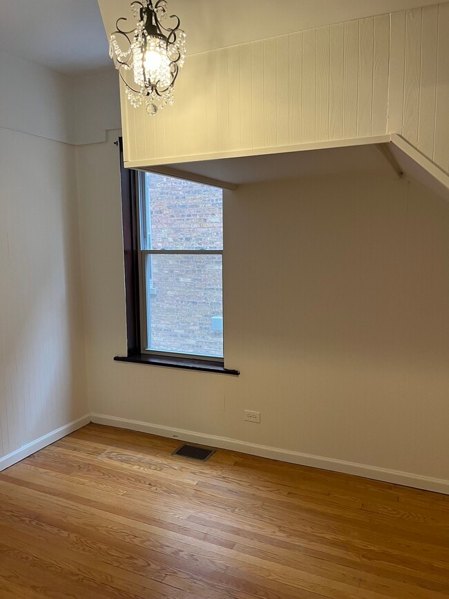 Building Photo - 1054 N Leavitt St
