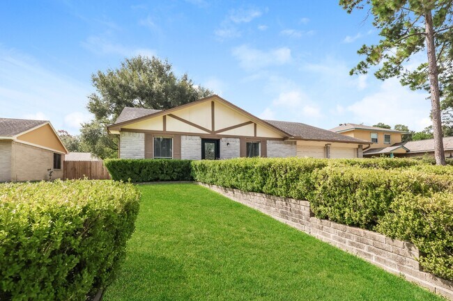 Foto del edificio - 2118 Knollbrook Ln