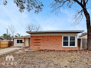 Building Photo - 215 Shady Rill