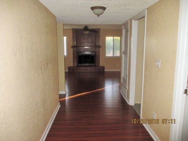 Foto del edificio - WEST: 2 BR 2 BTH REFRIGERATED AIR