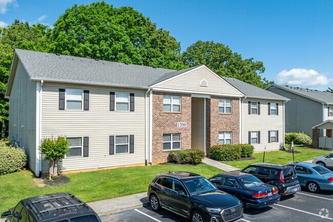 Colinas Cherokee - Cherokee Hills Apartments