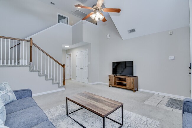 Foto del edificio - 2044 Lillian Dr