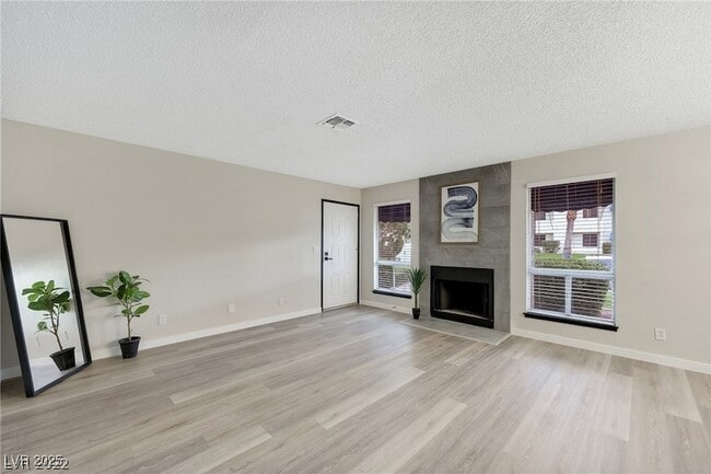 Building Photo - 5036 Newport Cove Dr