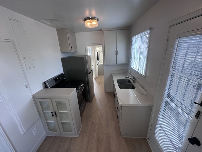 Photo - 1424 E Wilson Ave-Unit C Apartment