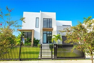 Building Photo - 2050 S Hibiscus Dr