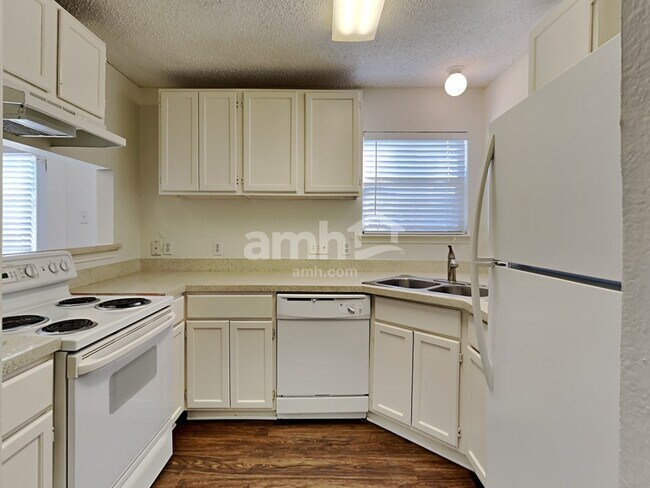 Foto del edificio - 830 Greenridge Dr