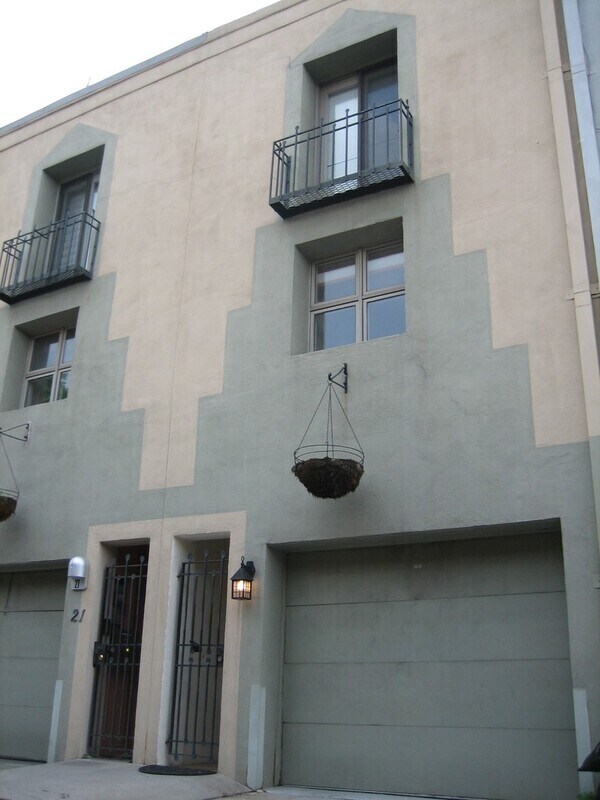 Primary Photo - 19 E Churchill St