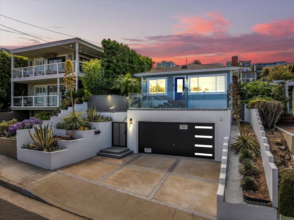 Foto principal - 3519 S Denison Ave