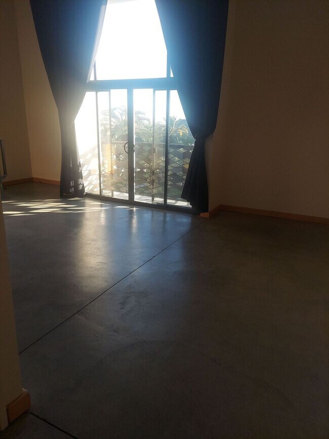 Foto del edificio - 515 W Main St