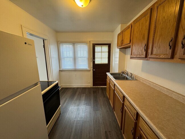 Foto del edificio - Rock Island Large 2 Bedroom Townhome