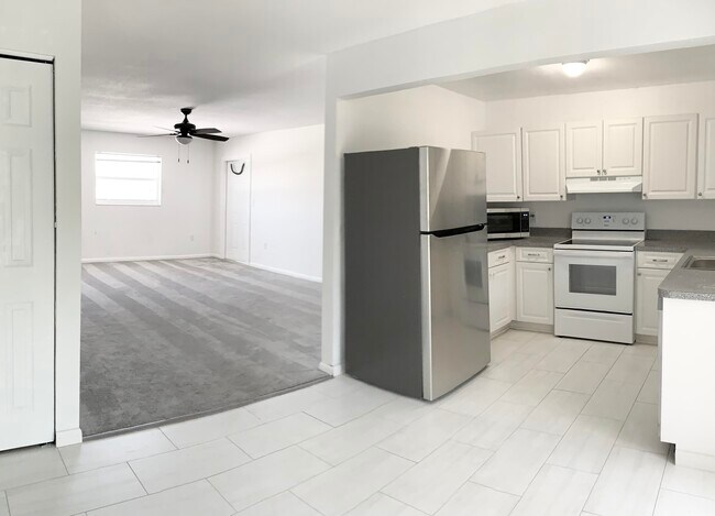 Building Photo - 3210 Meridian Way S