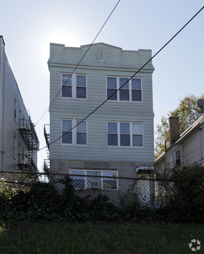Foto principal - 245 Duncan Ave
