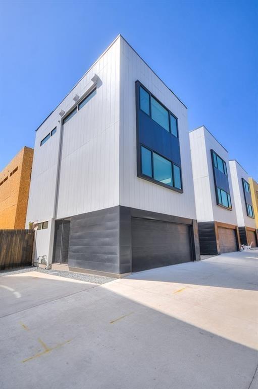 Foto del edificio - 3406 E 17th St