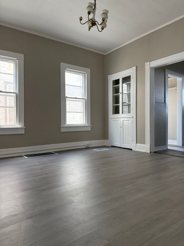 Building Photo - 1363 Capouse Ave