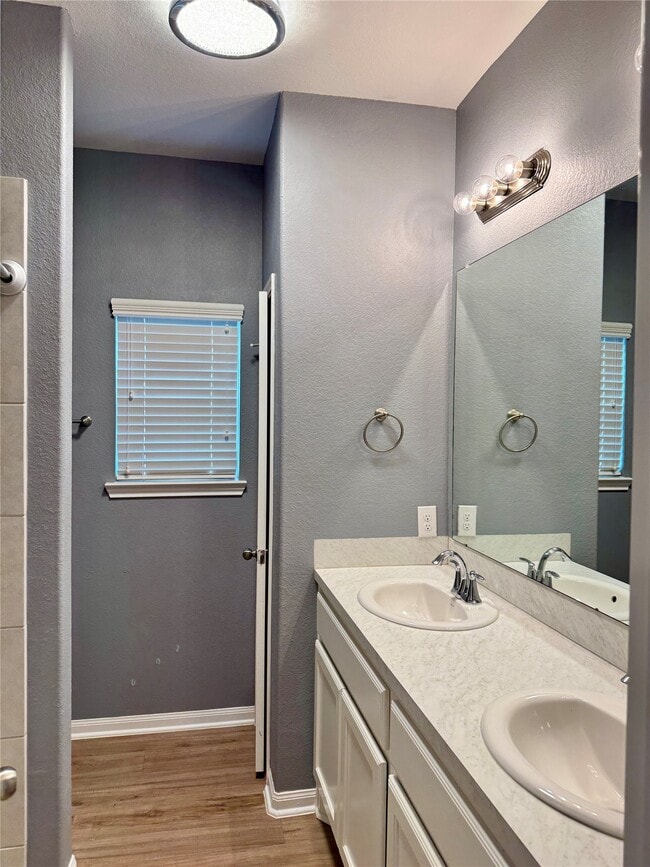 Building Photo - 13018 Laura Lake Dr