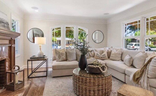 Building Photo - 1248 Roycott Way