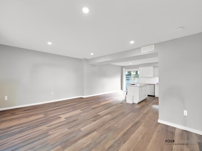 Building Photo - 10 Gibson Pl