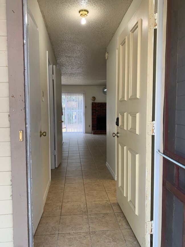 Foto del edificio - 2619 Alcott Ln