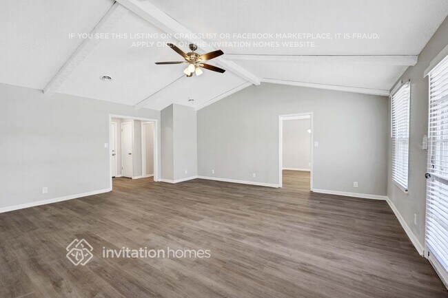 Foto del edificio - 112 Lake Terrace Cir