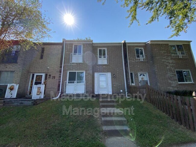 Building Photo - 74 Oak Dr