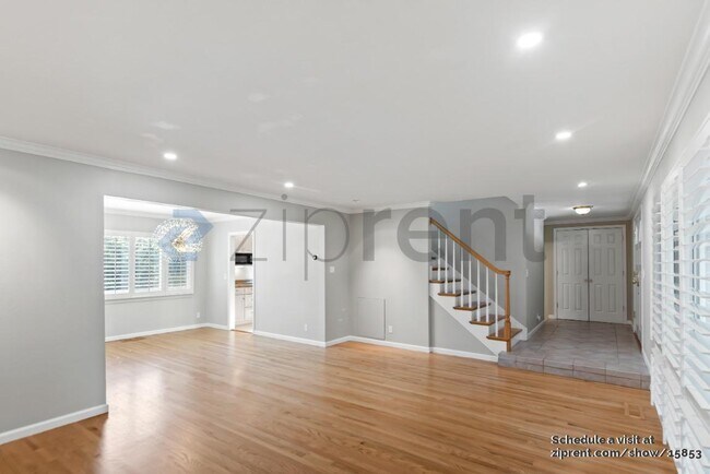 Building Photo - 310 Las Lomas Way