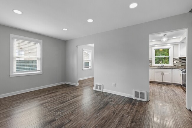 Building Photo - 3616 Coolidge Ave