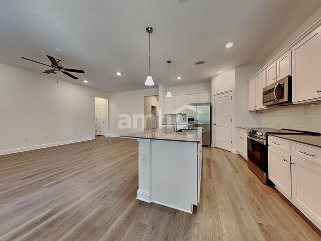 Foto del edificio - 27055 St Andrews Ave