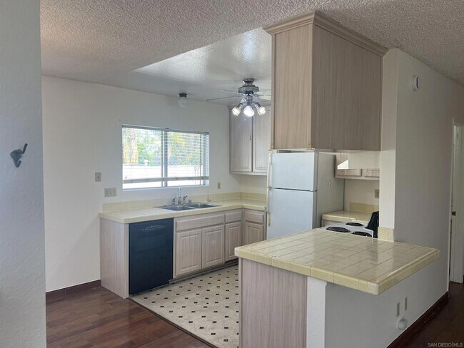 Building Photo - 4617 Kensington Dr