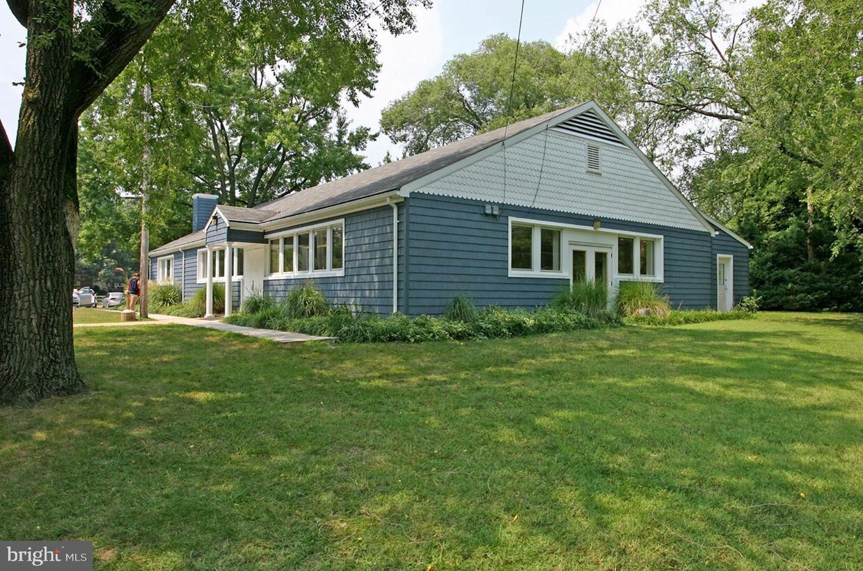 Primary Photo - 1224 River Bay Rd